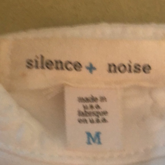 Silence and Noise white embossed floral pattern/size medium open back/ mini - Picture 12 of 13